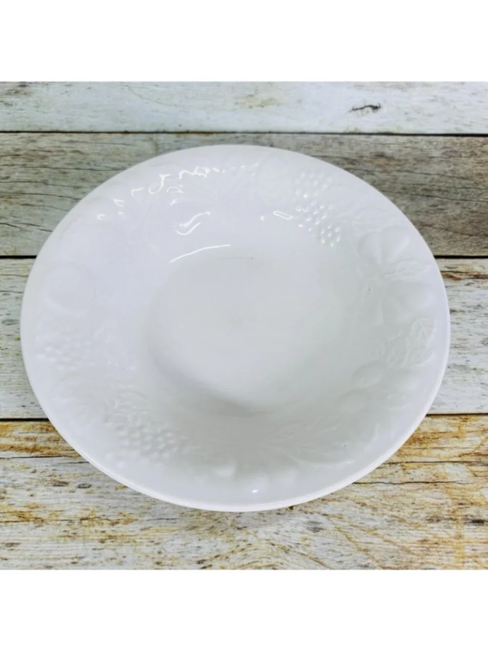 Gibson FRUIT Embossed Fruit Leaves White Shades Rim Coupe Soup Bowls Set of 4